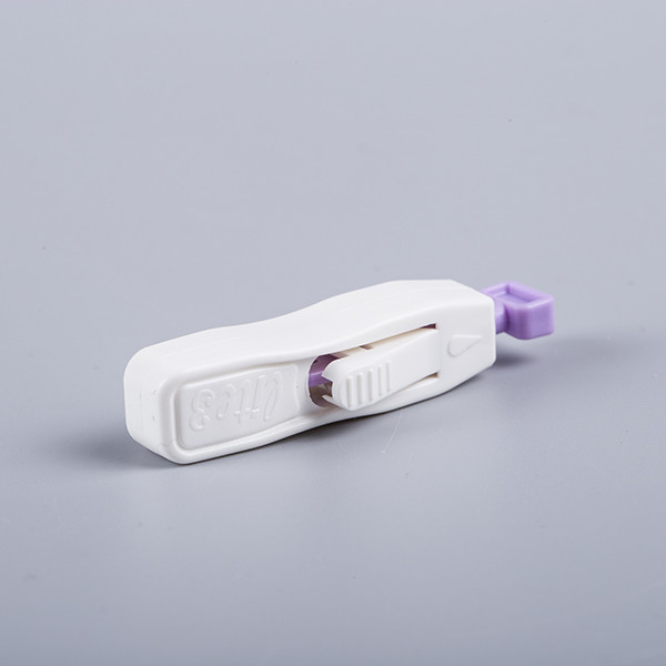 Pricker sterile Lancing del sangue del diabete della lancetta di sangue di sicurezza di comodità con la costola di sensibilizzazione di pelle